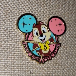 Tokyo Disney Sea pin collecting